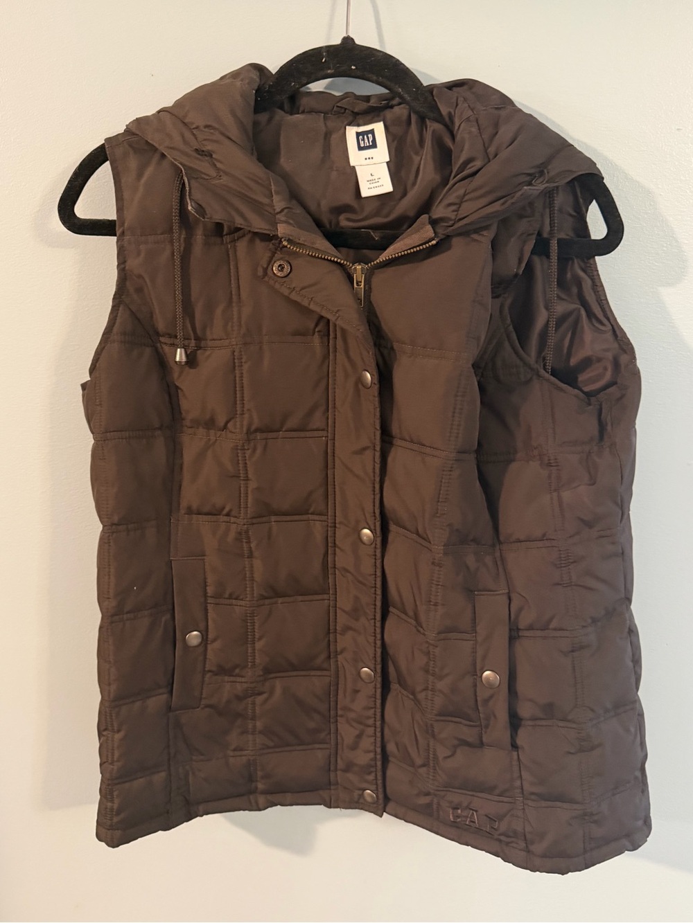 GAP Women's Quilted Hooded Vest in Chocolate Brown